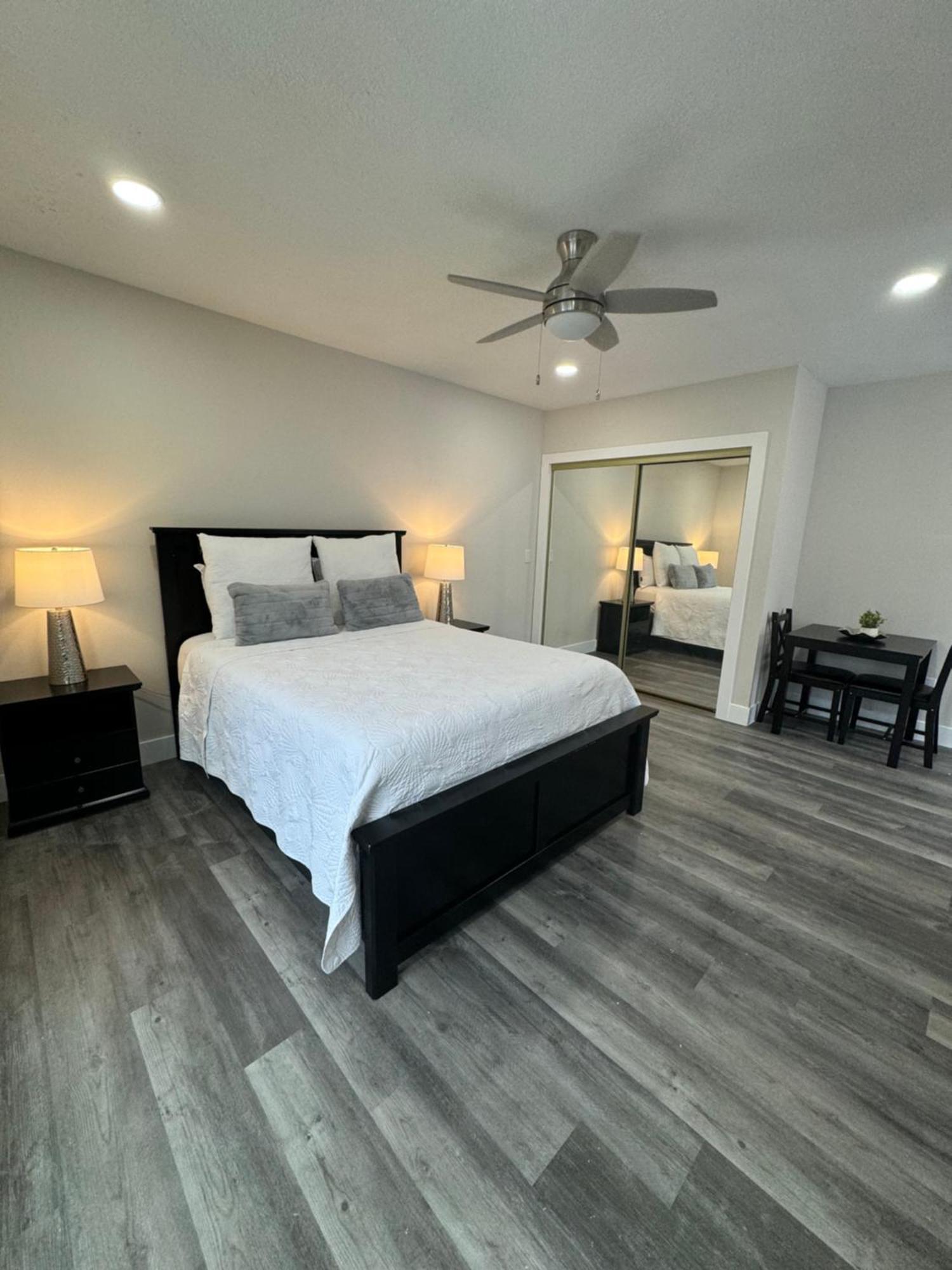 Deluxe Apartment Whit Laundry Tampa Luaran gambar